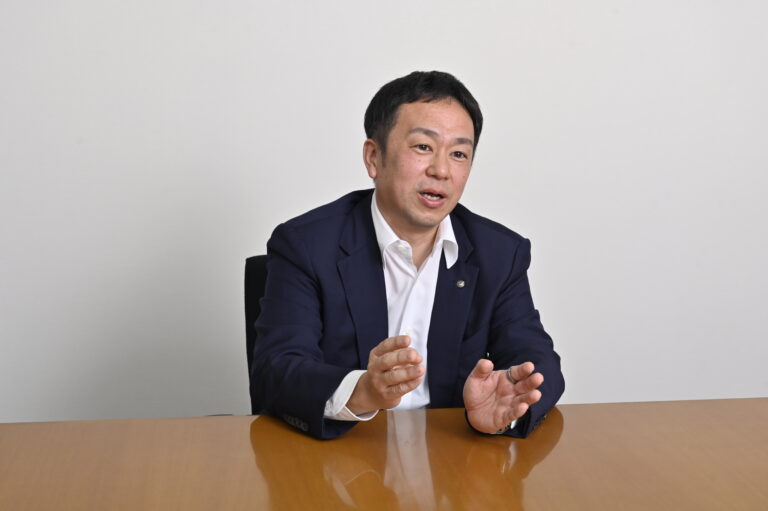 大正製薬　武井様　身振り
